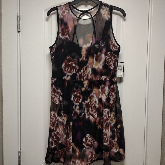 Torrid Peplum Underwire Floral Swim Dress - Picture 5 of 8